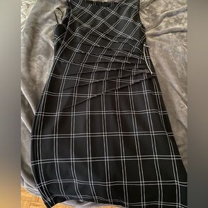 Ivanka Trump EUC women’s bodycon dress black and white geometric stretch size 12
